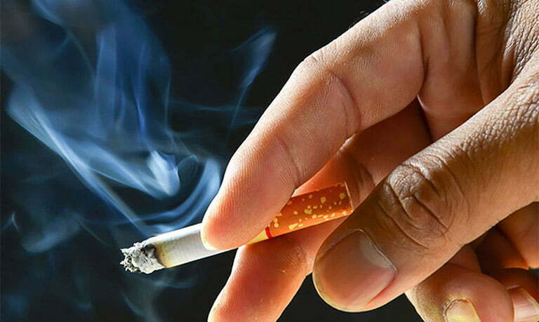 Sử dụng thuốc lá, thuốc lào là nguyên nhân phổ biến dẫn tới ho kéo dài